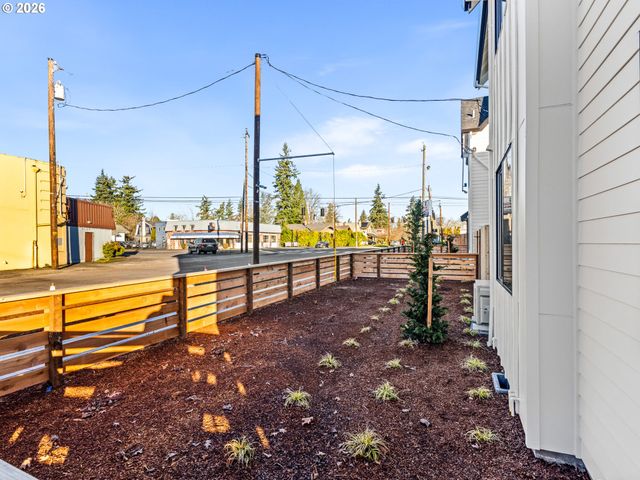 6205 Ne Stanton St, Portland, OR 97213