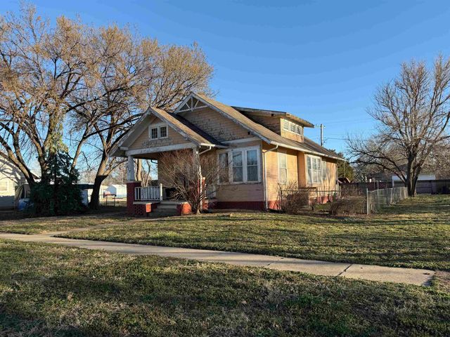 133 E 2nd St, Assaria, KS 67416