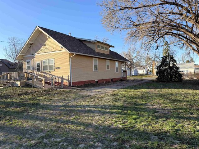 133 E 2nd St, Assaria, KS 67416