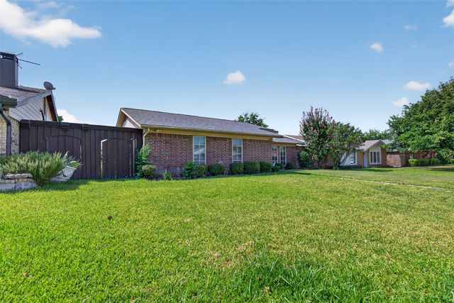 2224 Crockett Drive, Carrollton, TX 75006