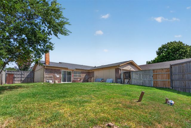 2224 Crockett Drive, Carrollton, TX 75006