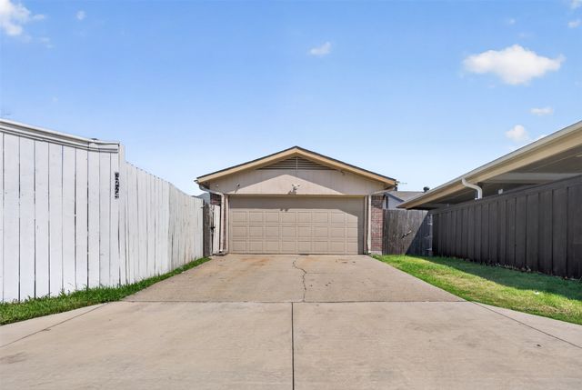 2224 Crockett Drive, Carrollton, TX 75006