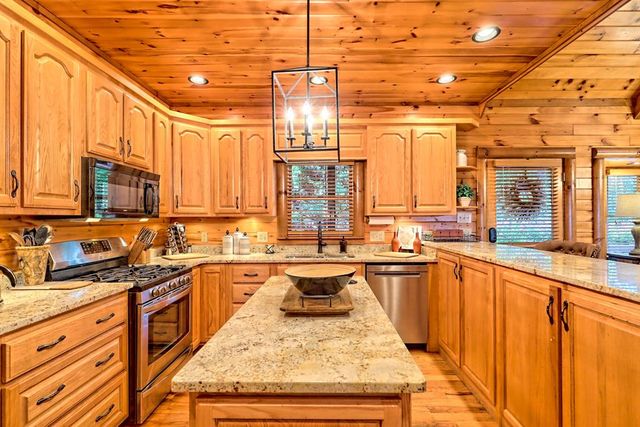 13 Spring Ridge Trail, Morganton, GA 30560