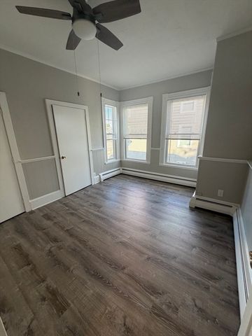 117 North St 3, Salem, MA 01970