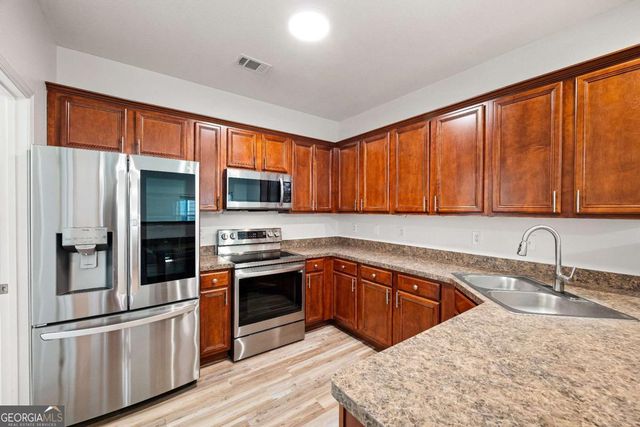 126 Wellbrook Court NE, Conyers, GA 30012