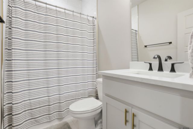 7282 Riverbank Dr, Denham Springs, LA 70706