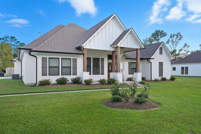 7282 Riverbank Dr, Denham Springs, LA 70706