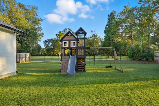 7282 Riverbank Dr, Denham Springs, LA 70706