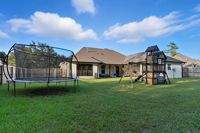 7282 Riverbank Dr, Denham Springs, LA 70706
