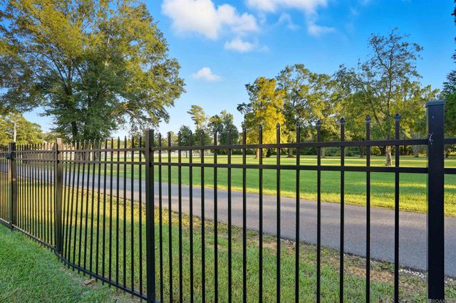 7282 Riverbank Dr, Denham Springs, LA 70706