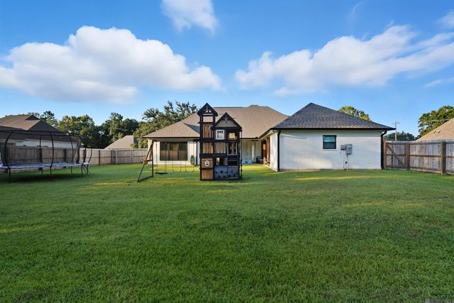 7282 Riverbank Dr, Denham Springs, LA 70706