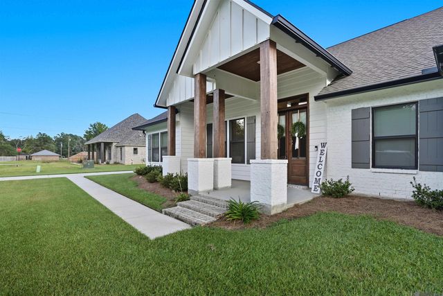 7282 Riverbank Dr, Denham Springs, LA 70706