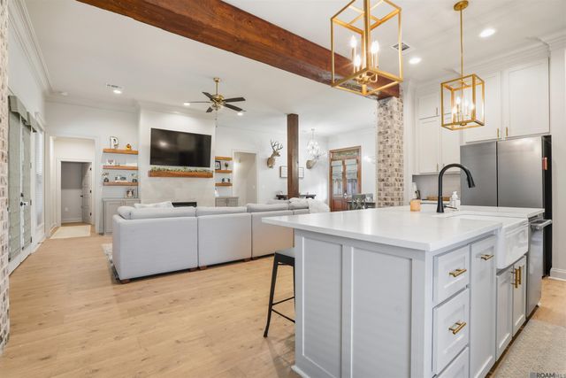 7282 Riverbank Dr, Denham Springs, LA 70706