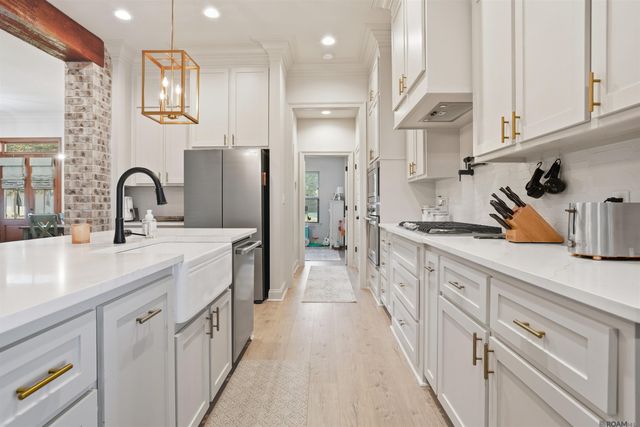 7282 Riverbank Dr, Denham Springs, LA 70706