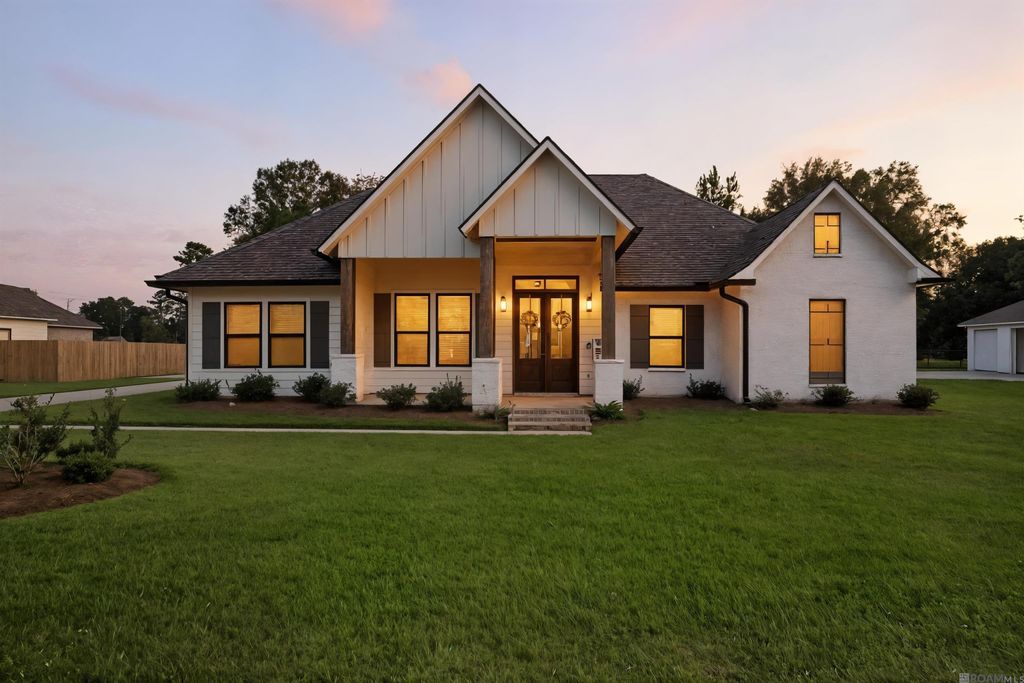 7282 Riverbank Dr, Denham Springs, LA 70706