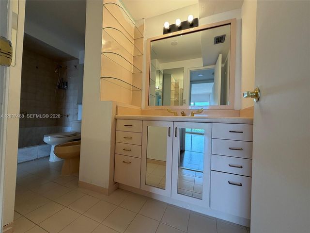 8775 Park Blvd 406, Miami, FL 33172