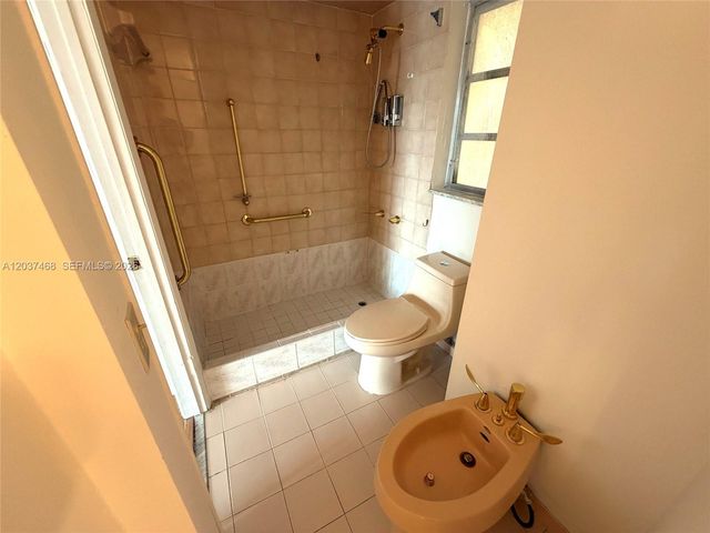 8775 Park Blvd 406, Miami, FL 33172