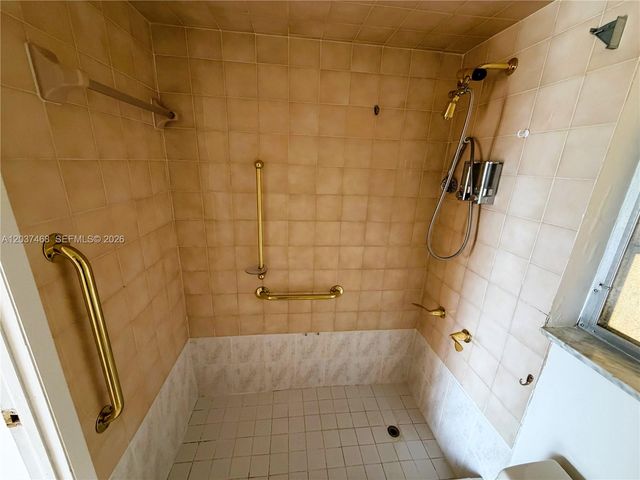 8775 Park Blvd 406, Miami, FL 33172