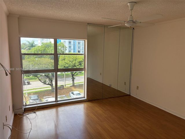 8775 Park Blvd 406, Miami, FL 33172