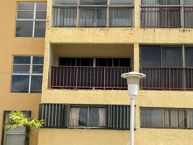 8775 Park Blvd 406, Miami, FL 33172