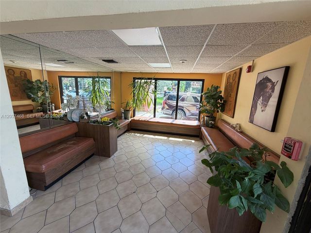 8775 Park Blvd 406, Miami, FL 33172