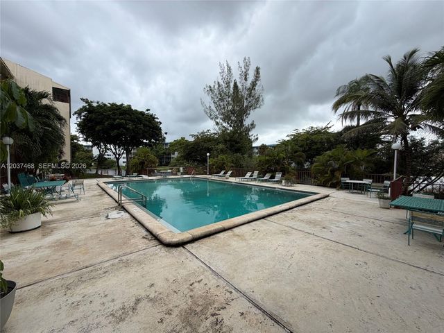 8775 Park Blvd 406, Miami, FL 33172