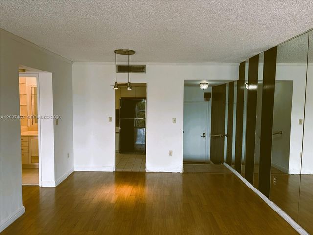 8775 Park Blvd 406, Miami, FL 33172