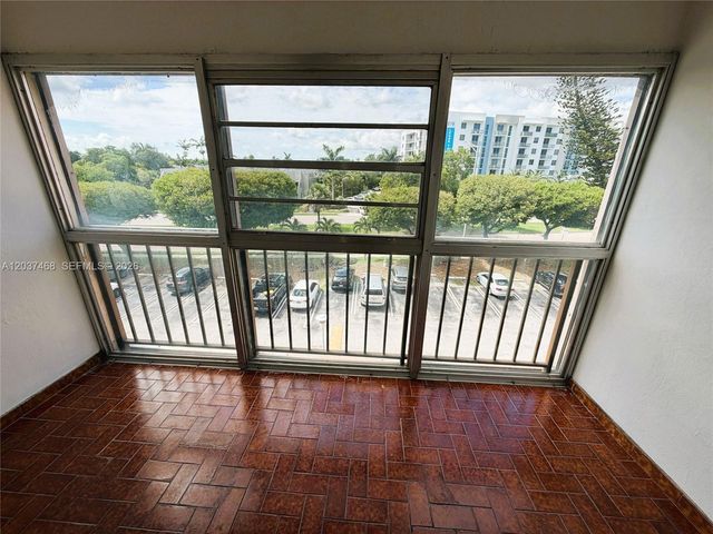 8775 Park Blvd 406, Miami, FL 33172