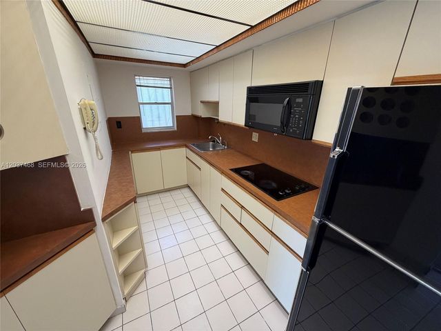 8775 Park Blvd 406, Miami, FL 33172