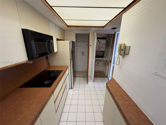 8775 Park Blvd 406, Miami, FL 33172