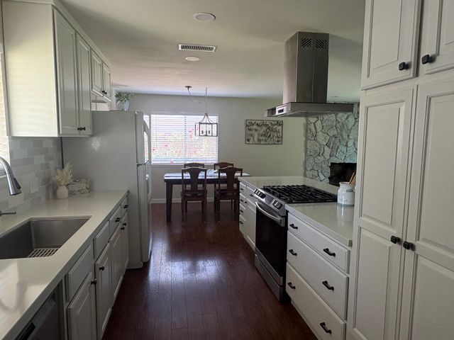 498 O St, Lincoln, CA 95648