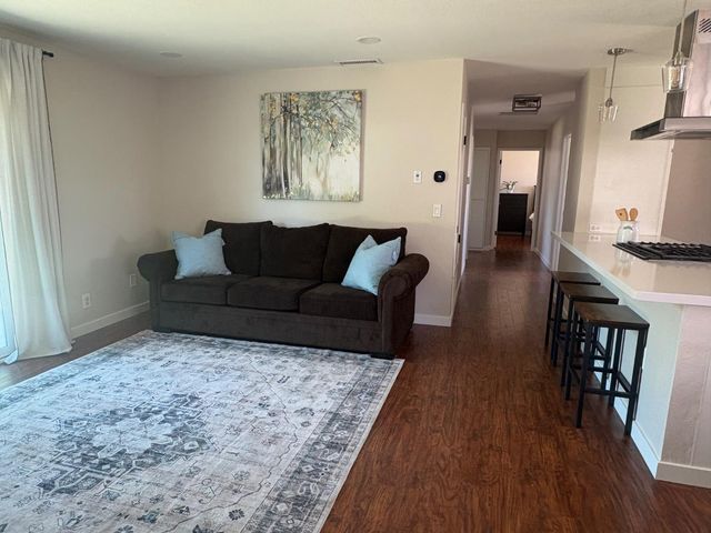 498 O St, Lincoln, CA 95648