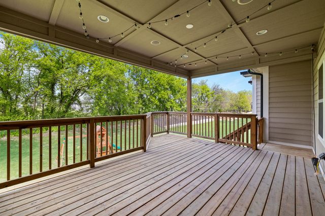 8002 NW 104th Court, Johnston, IA 50131