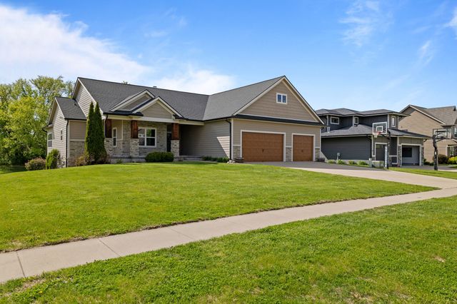 8002 NW 104th Court, Johnston, IA 50131