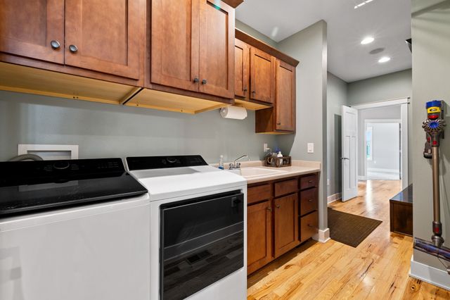 8002 NW 104th Court, Johnston, IA 50131