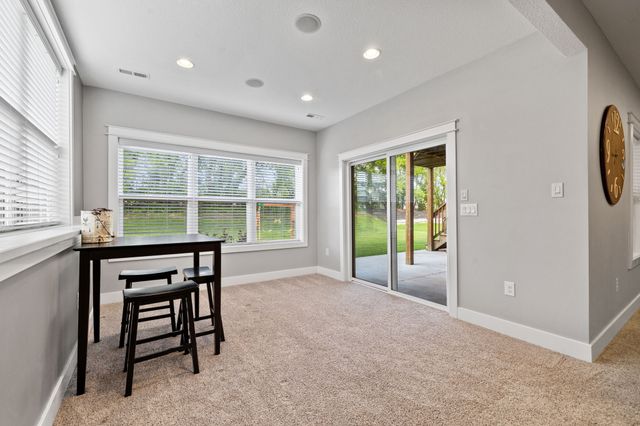 8002 NW 104th Court, Johnston, IA 50131