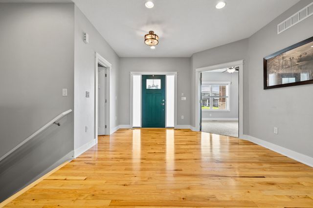 8002 NW 104th Court, Johnston, IA 50131