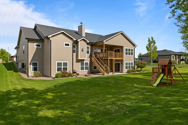 8002 NW 104th Court, Johnston, IA 50131