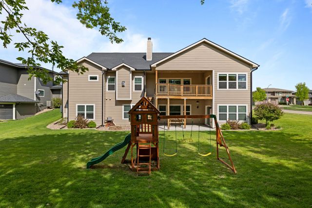 8002 NW 104th Court, Johnston, IA 50131