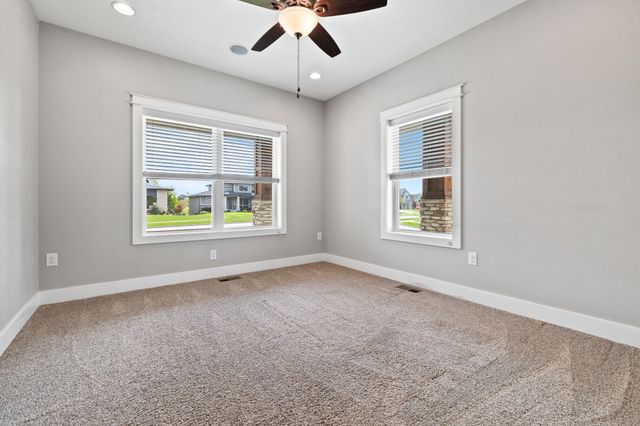 8002 NW 104th Court, Johnston, IA 50131