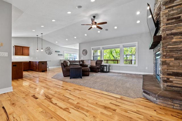 8002 NW 104th Court, Johnston, IA 50131