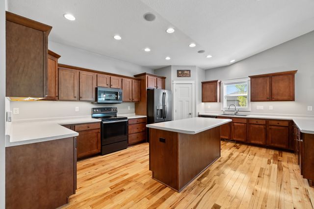 8002 NW 104th Court, Johnston, IA 50131