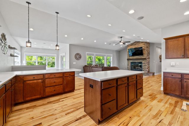 8002 NW 104th Court, Johnston, IA 50131