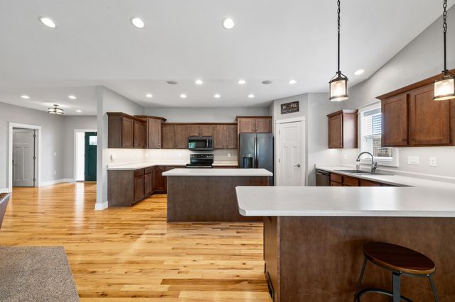 8002 NW 104th Court, Johnston, IA 50131
