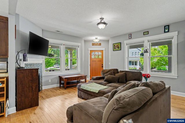 1423 Grantham Ln SE, Salem, OR 97302