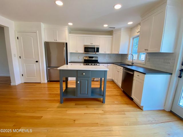 32 1st Street, Rumson, NJ 07760