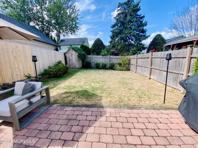 32 1st Street, Rumson, NJ 07760