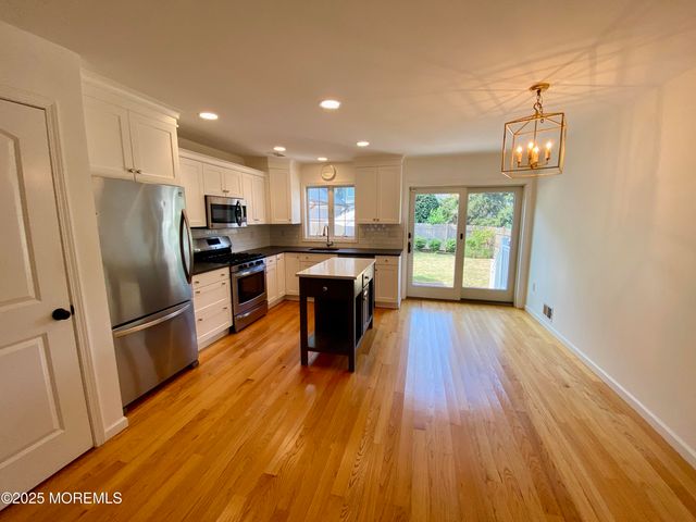 32 1st Street, Rumson, NJ 07760