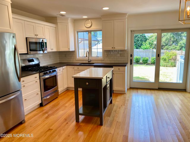 32 1st Street, Rumson, NJ 07760