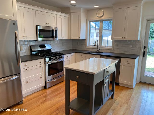 32 1st Street, Rumson, NJ 07760
